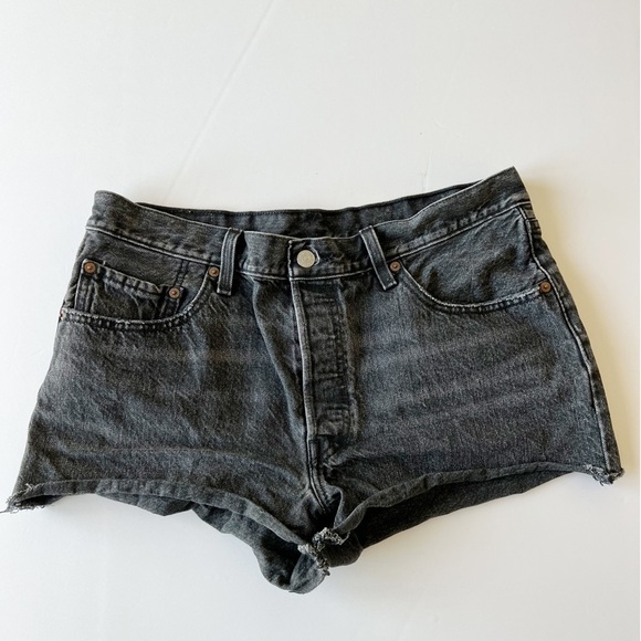 Levis 501 Womens Original Washed Out Black Distressed Cut Off Shorts Size 32 - Picture 1 of 8